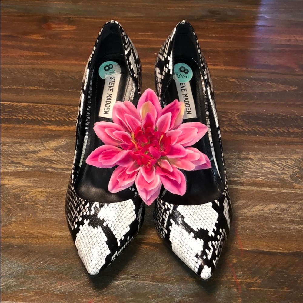 Leopard pumps